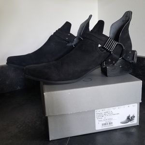 Grey City Willa Cutout Ankle Boot, Size 9